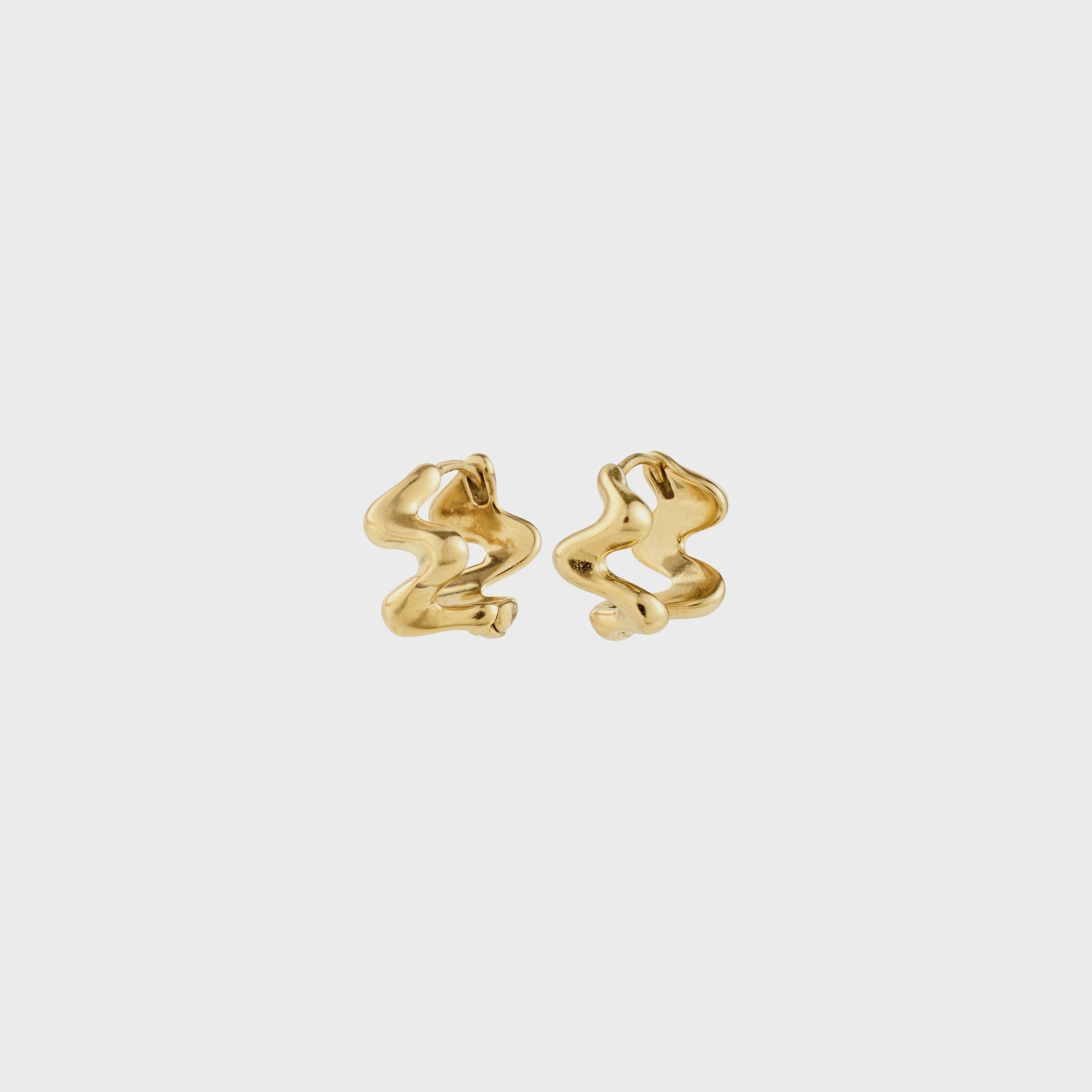 AIKO Wavy Mini Huggie Hoop Earrings / Gold-plated