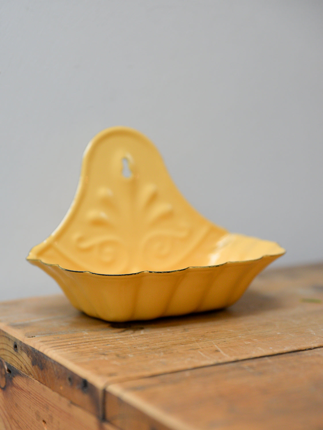 Wall-Mounted Enamel Soap Dish / Yellow