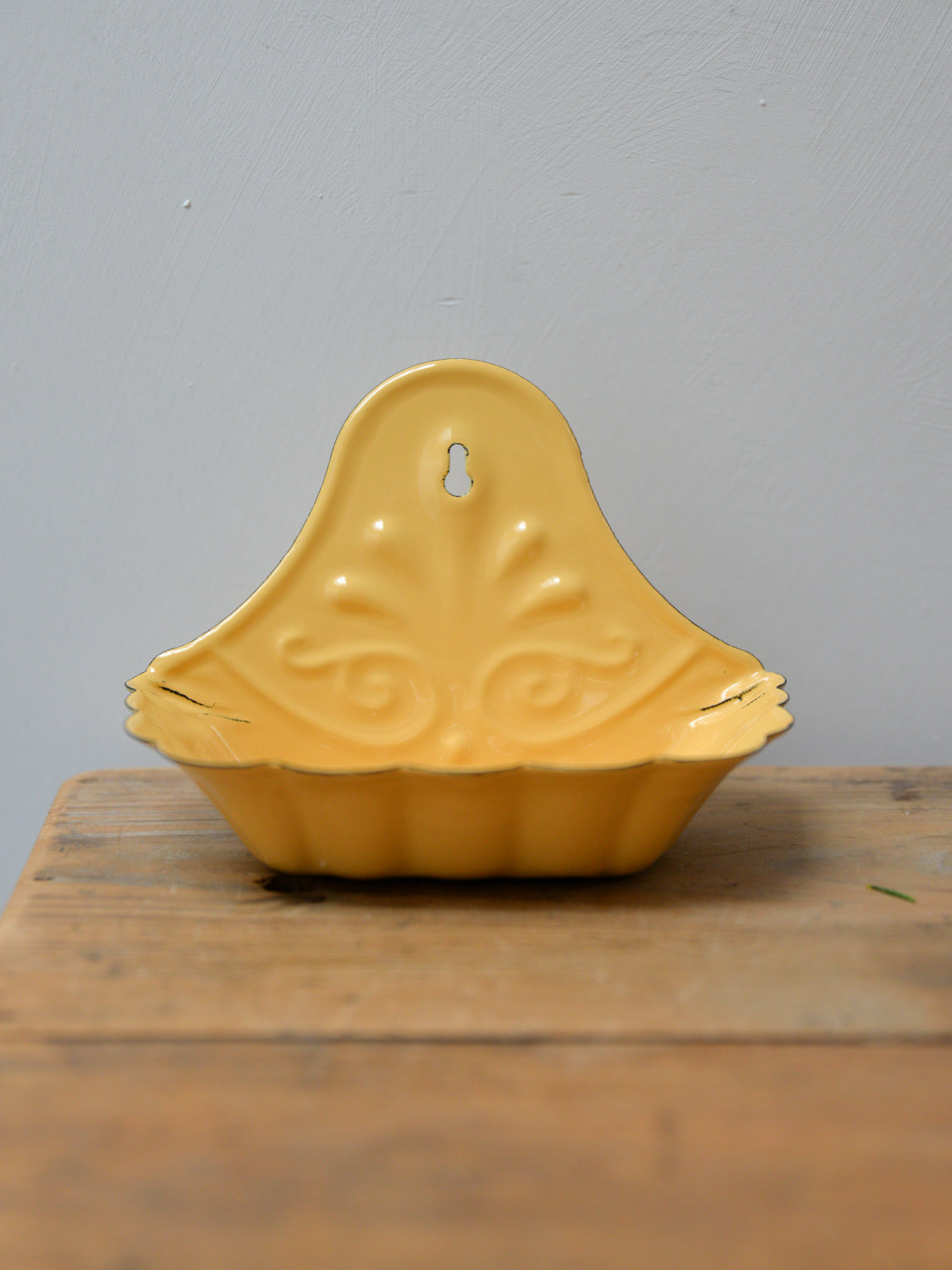 Wall-Mounted Enamel Soap Dish / Yellow