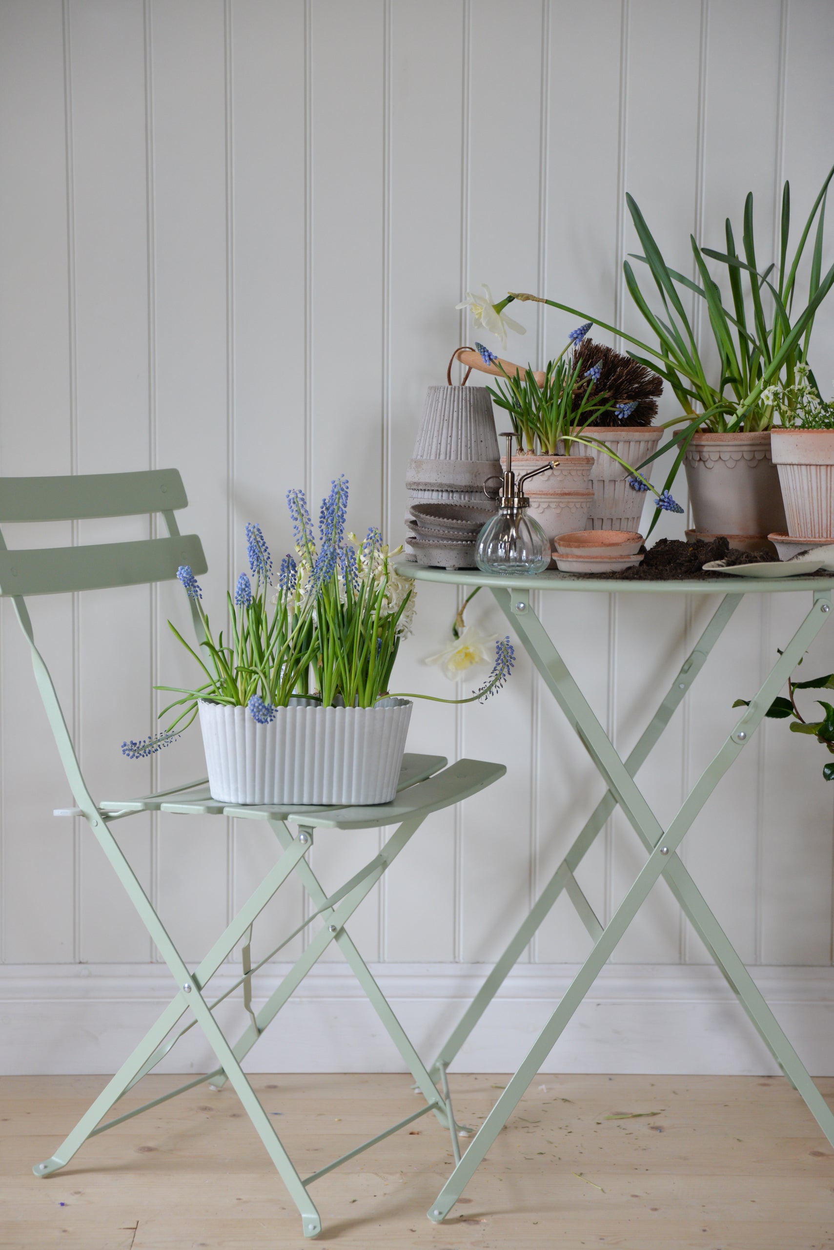 Bistro Table and Chairs Set / Sage Green