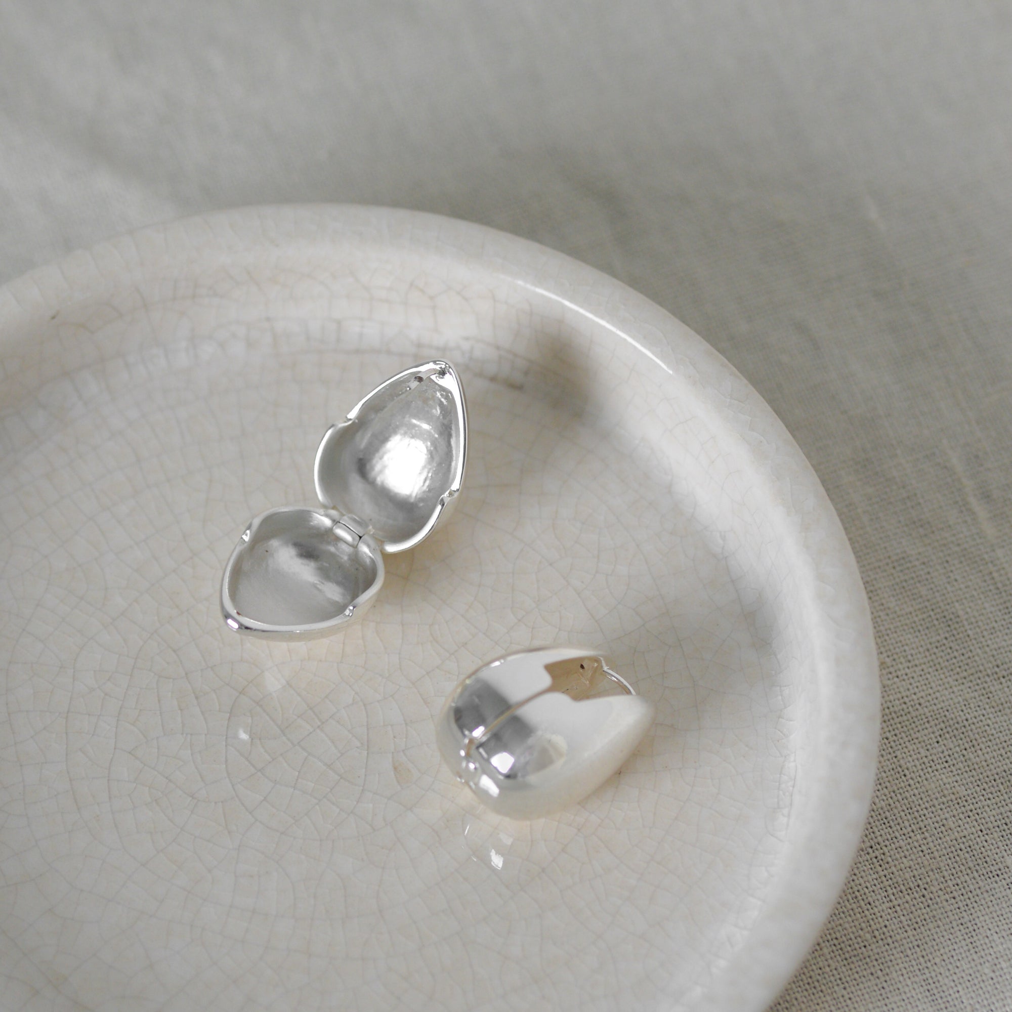 Artemis Organic Shape Silver Click Earrings
