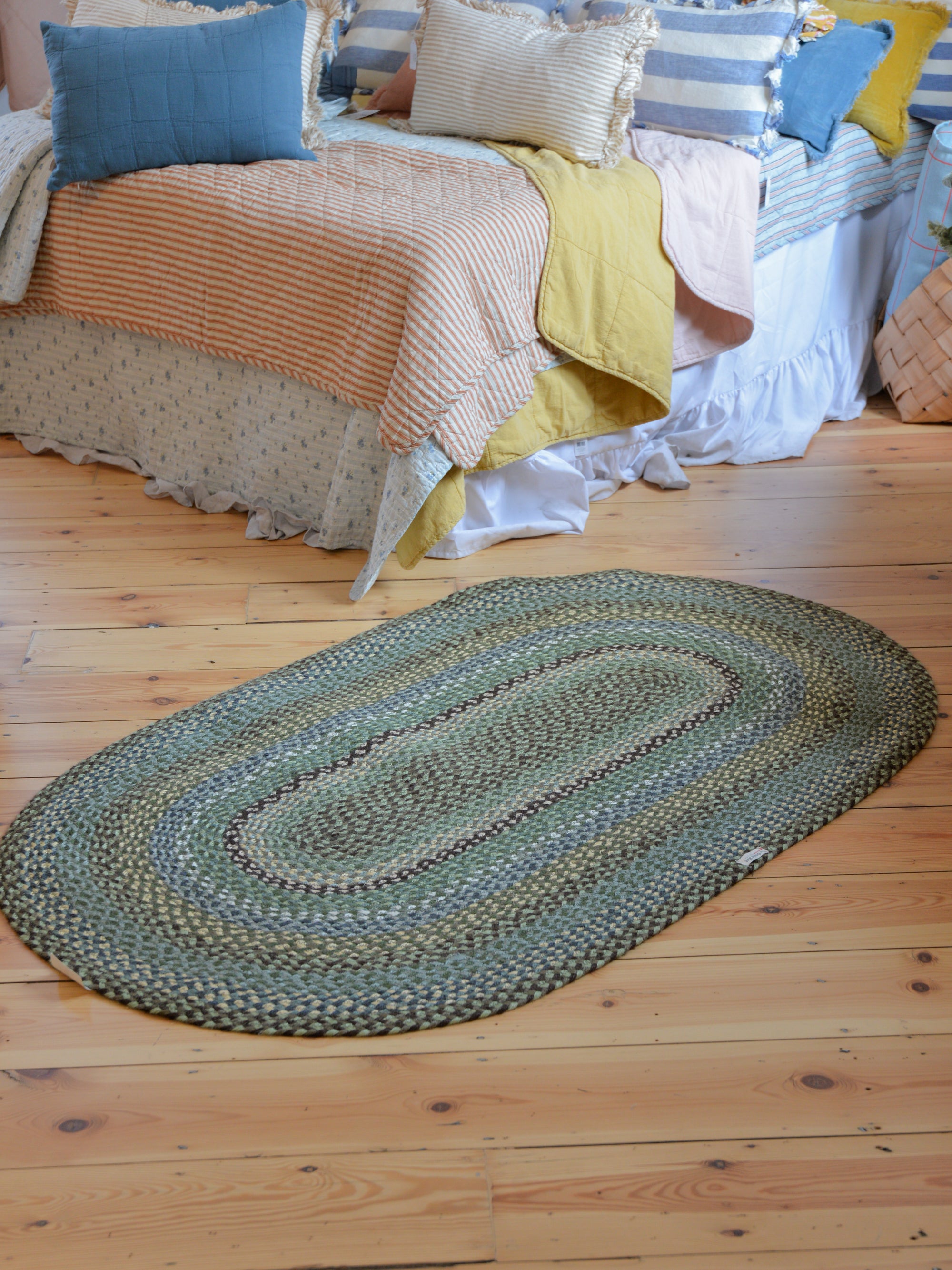 Hedgerow Jute Oval Rug 3 x 5 ft / Green