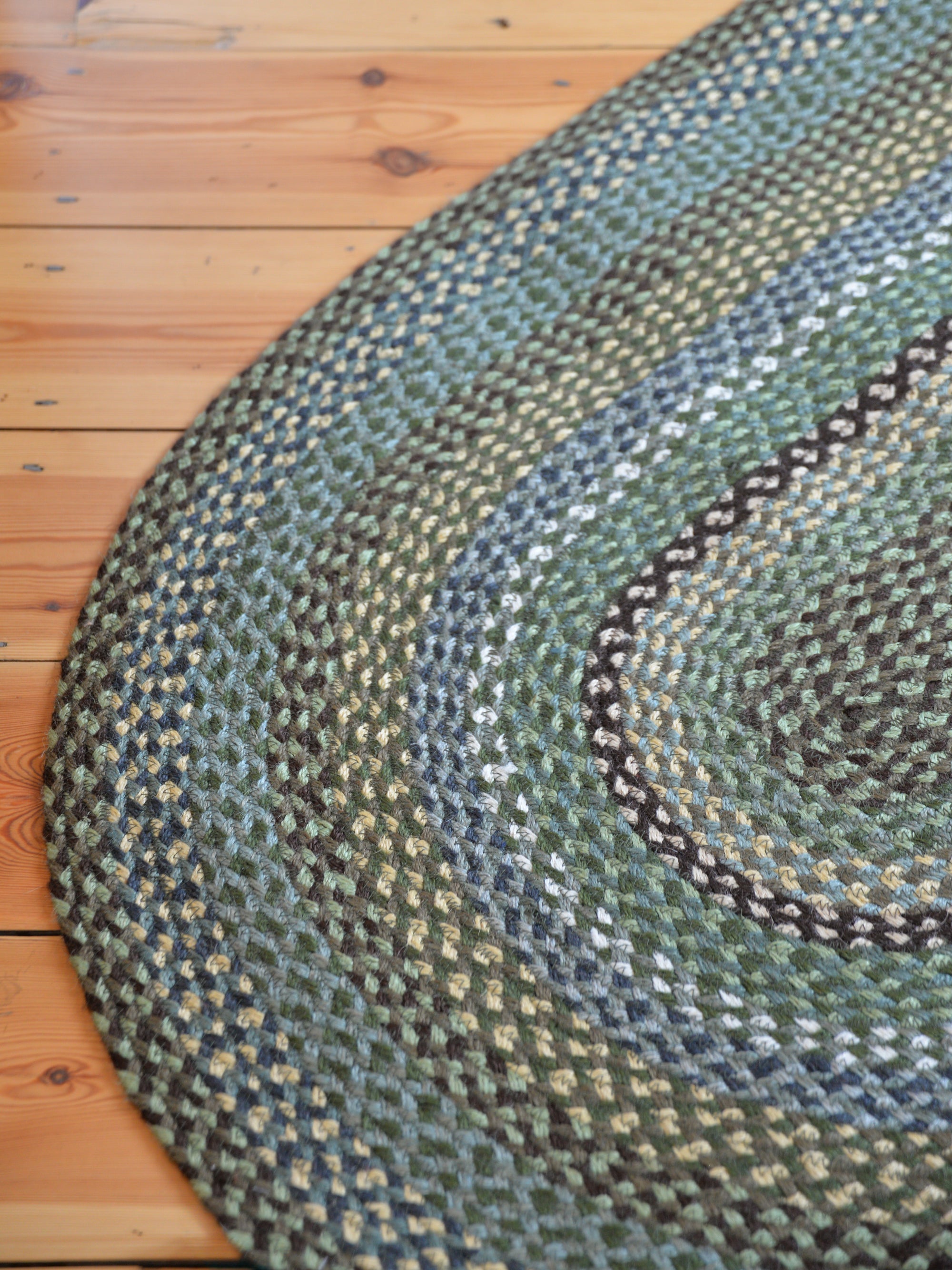 Hedgerow Jute Oval Rug 3 x 5 ft / Green