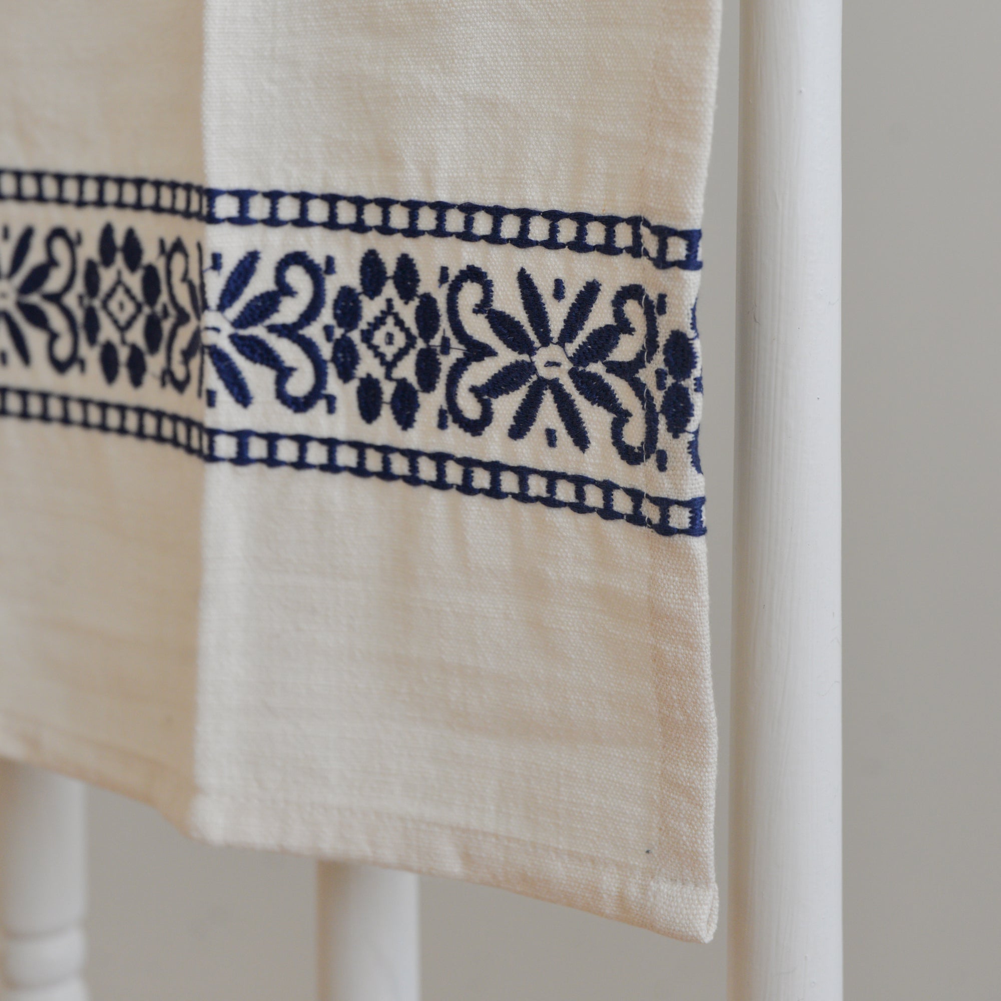 Embroidered Tea Towel / Blue
