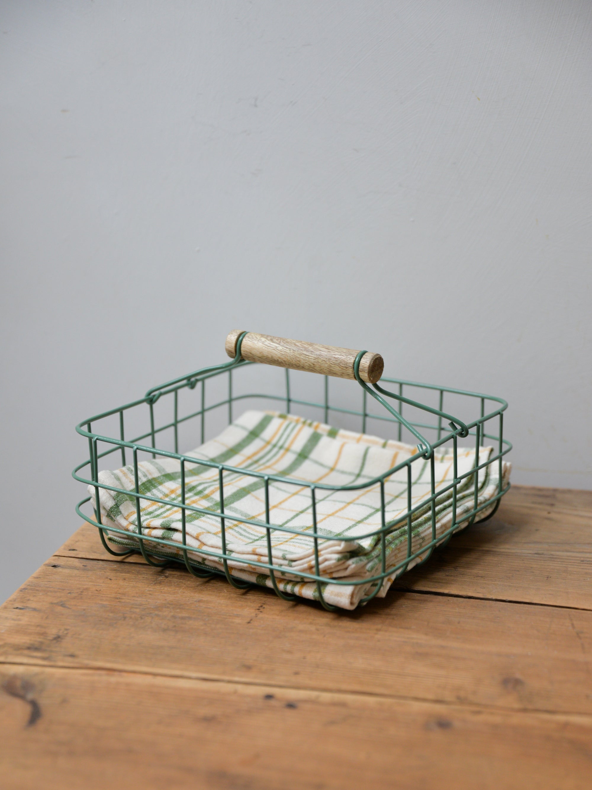 Iron Napkin Basket / Green