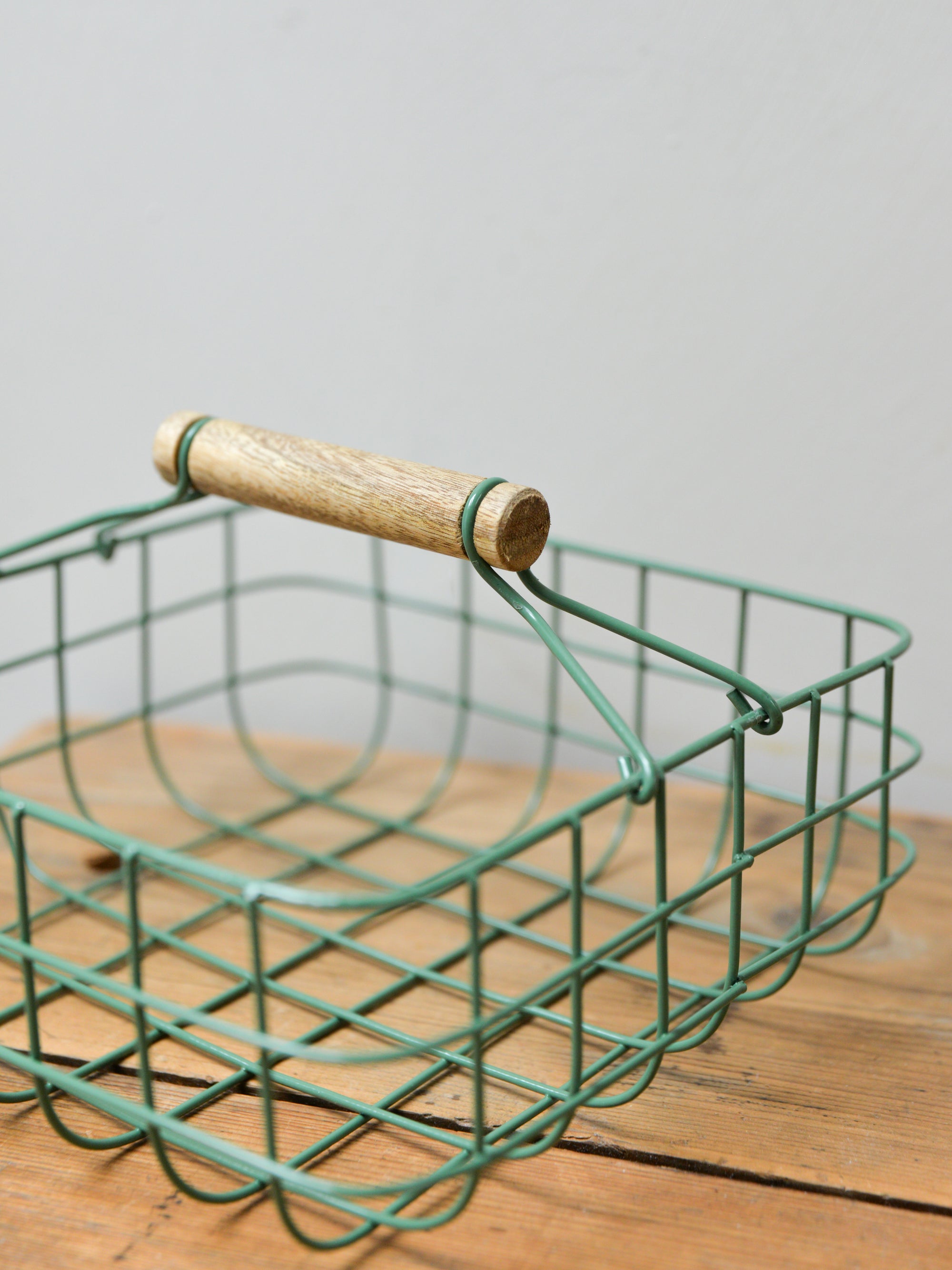 Iron Napkin Basket / Green