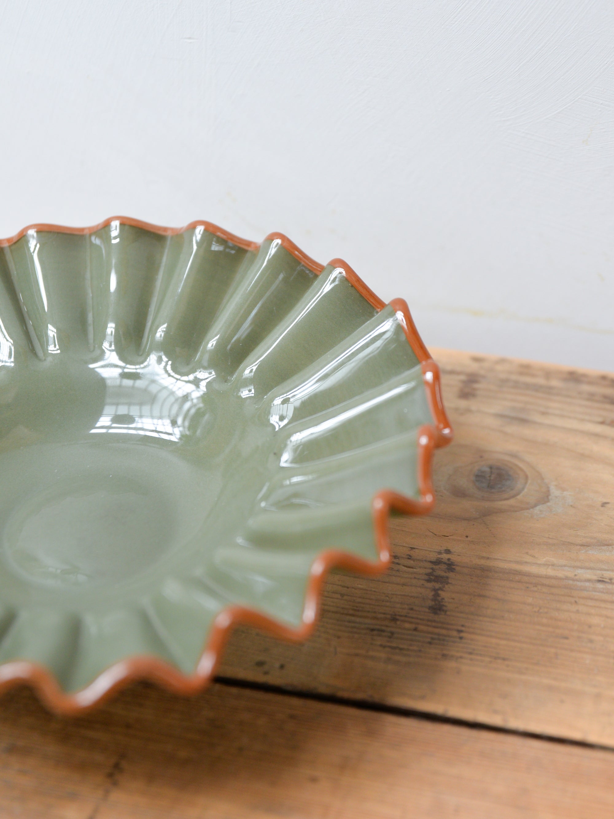 Ruffle Glass Bowl / Green and Brown
