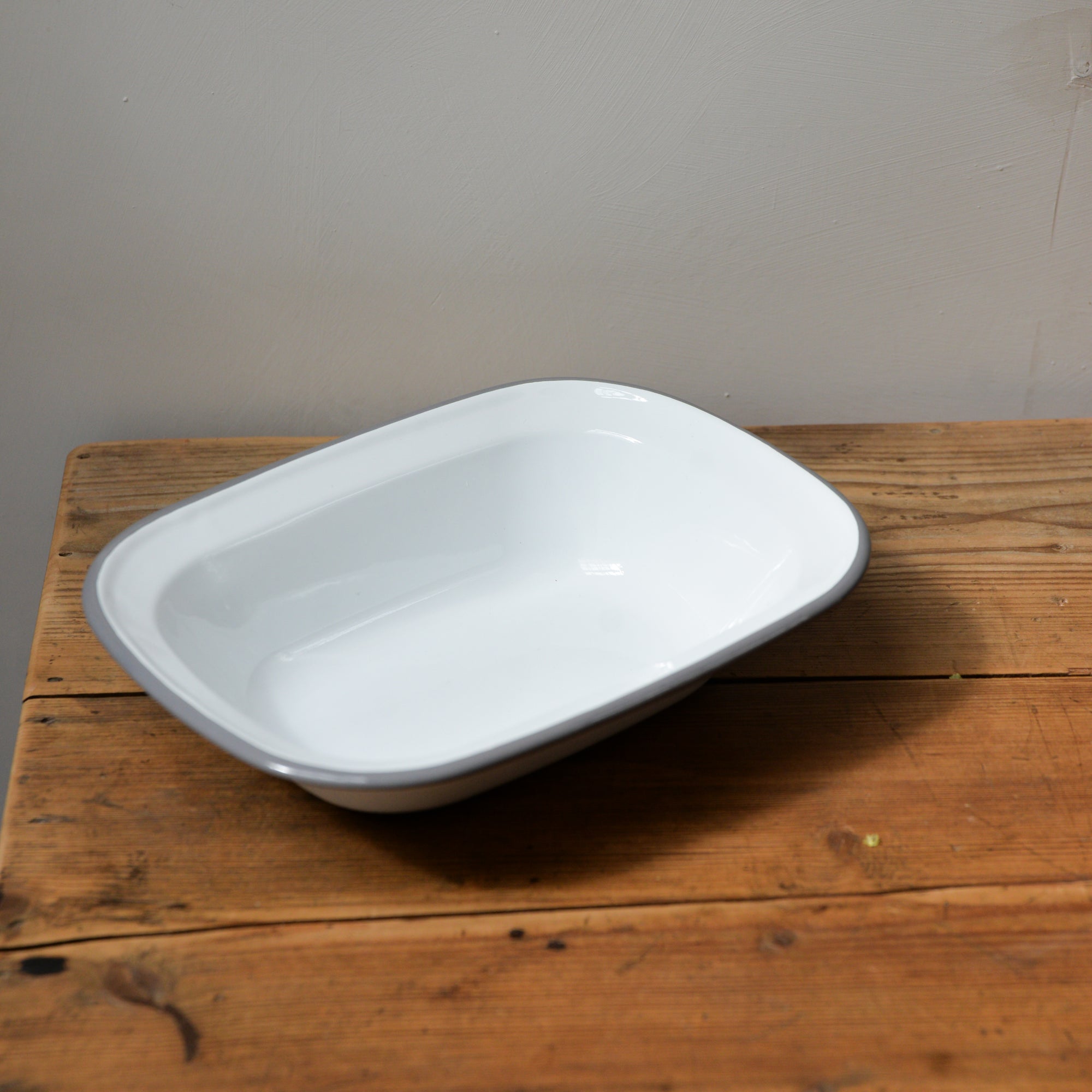 White Enamel Pie Dish - Grey