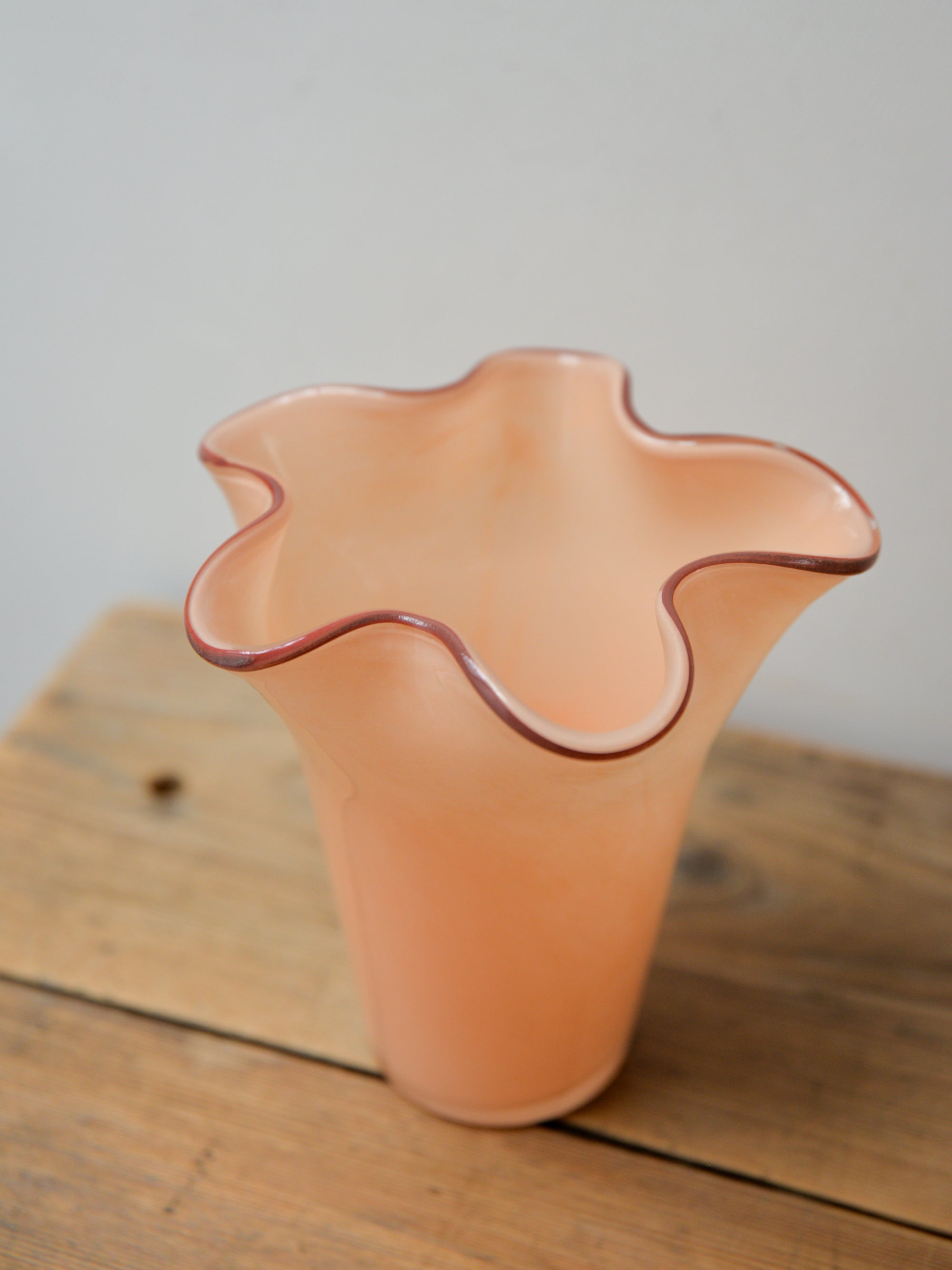 Ebba Wavy Vase / Peach and Red