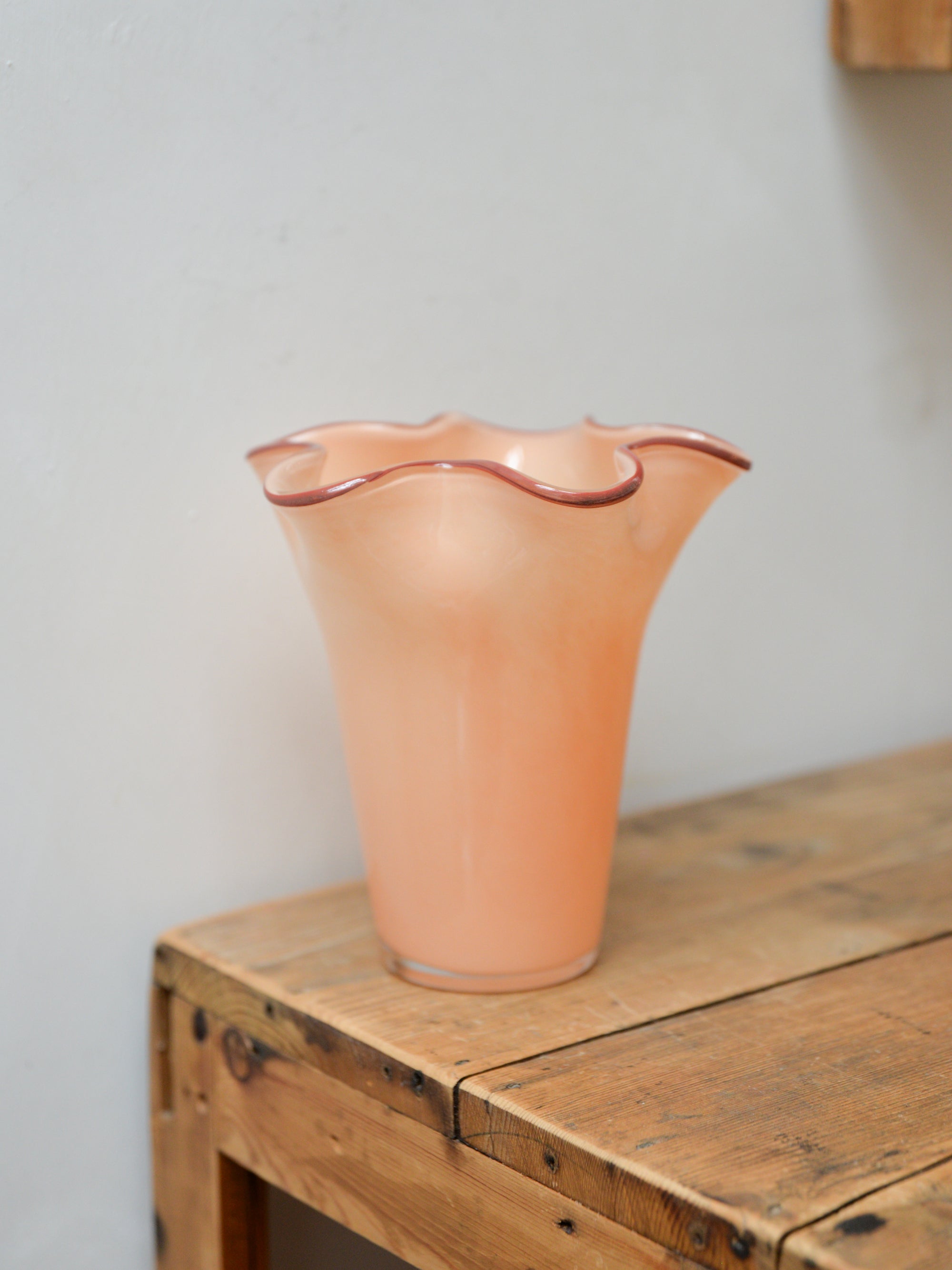 Ebba Wavy Vase / Peach and Red